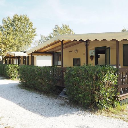 Comfortabele Familie Chalets Met Veranda Incl Airco Dichtbij Zee! Viareggio Luaran gambar