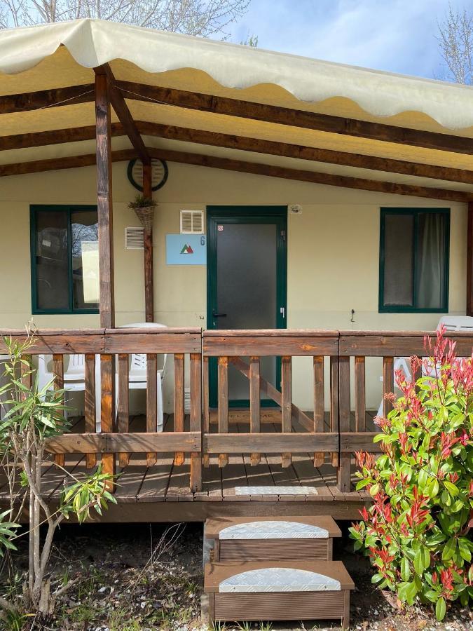 Comfortabele Familie Chalets Met Veranda Incl Airco Dichtbij Zee! Viareggio Luaran gambar