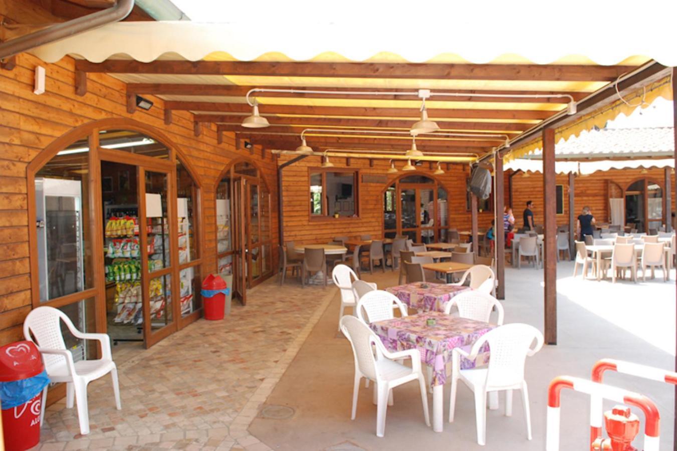 Comfortabele Familie Chalets Met Veranda Incl Airco Dichtbij Zee! Viareggio Luaran gambar