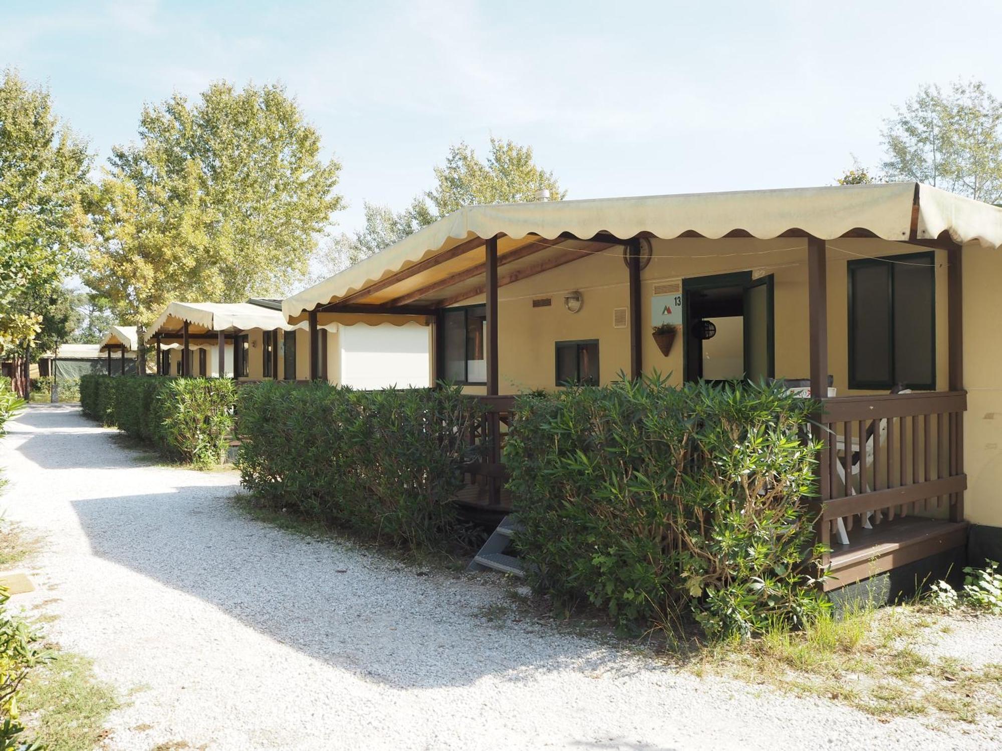 Comfortabele Familie Chalets Met Veranda Incl Airco Dichtbij Zee! Viareggio Luaran gambar