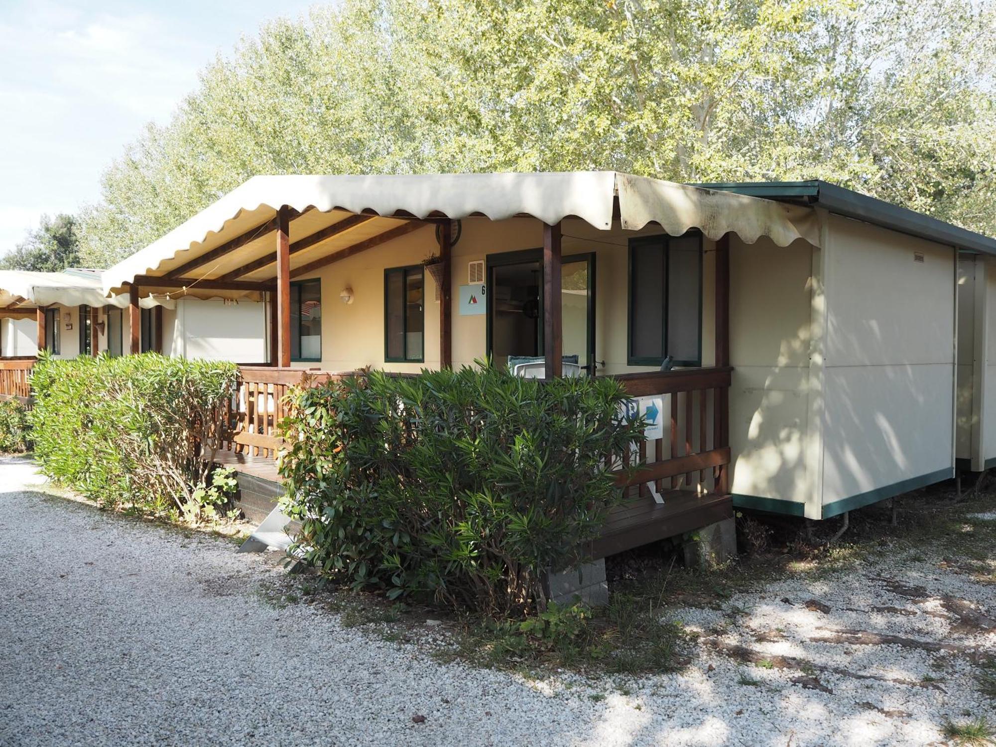 Comfortabele Familie Chalets Met Veranda Incl Airco Dichtbij Zee! Viareggio Luaran gambar